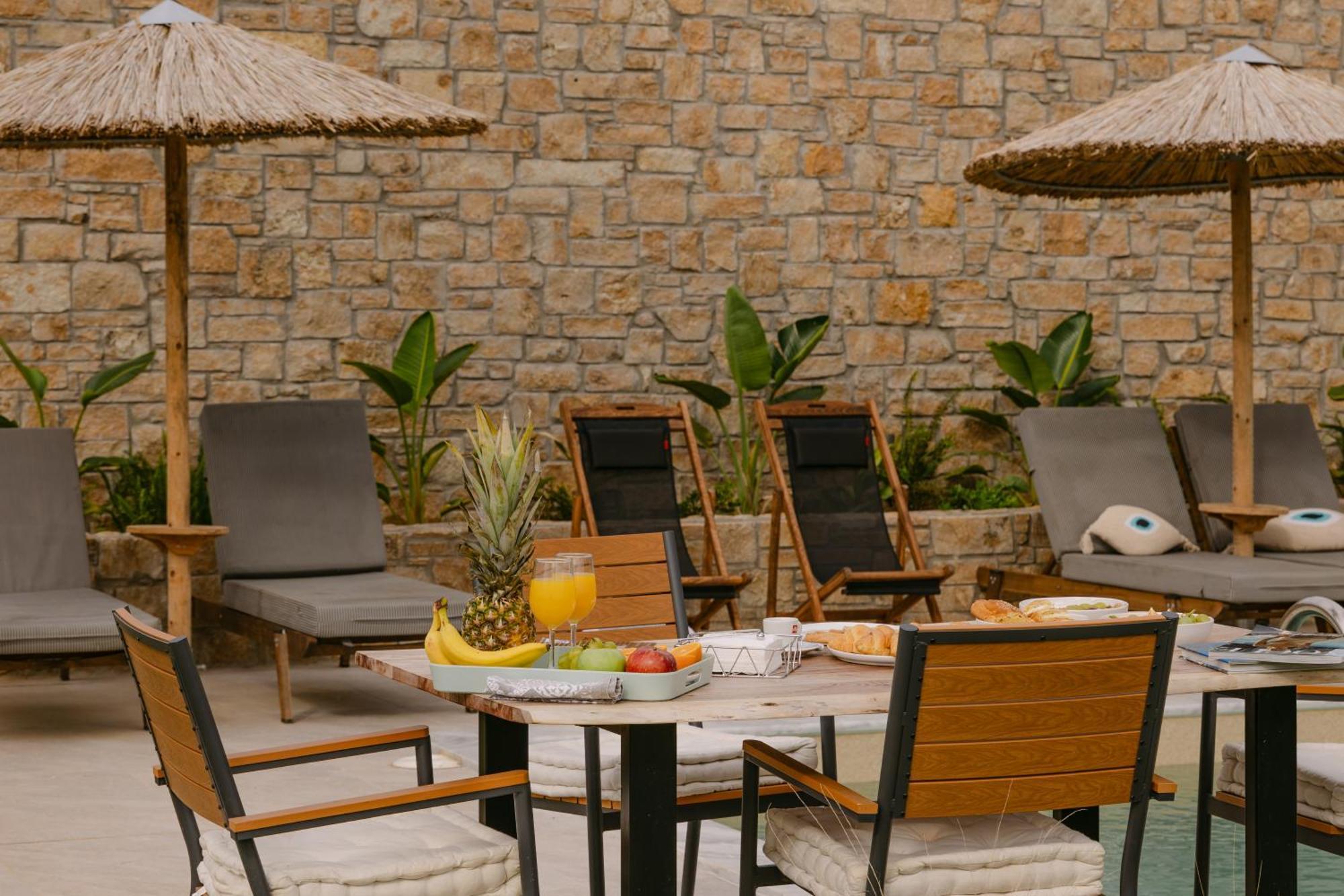 Flamingo View Suites & Villas Nea Poteidaia Exteriör bild