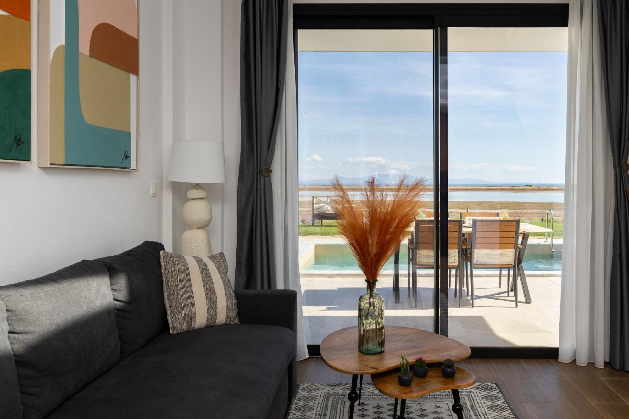 Flamingo View Suites & Villas Nea Poteidaia Exteriör bild