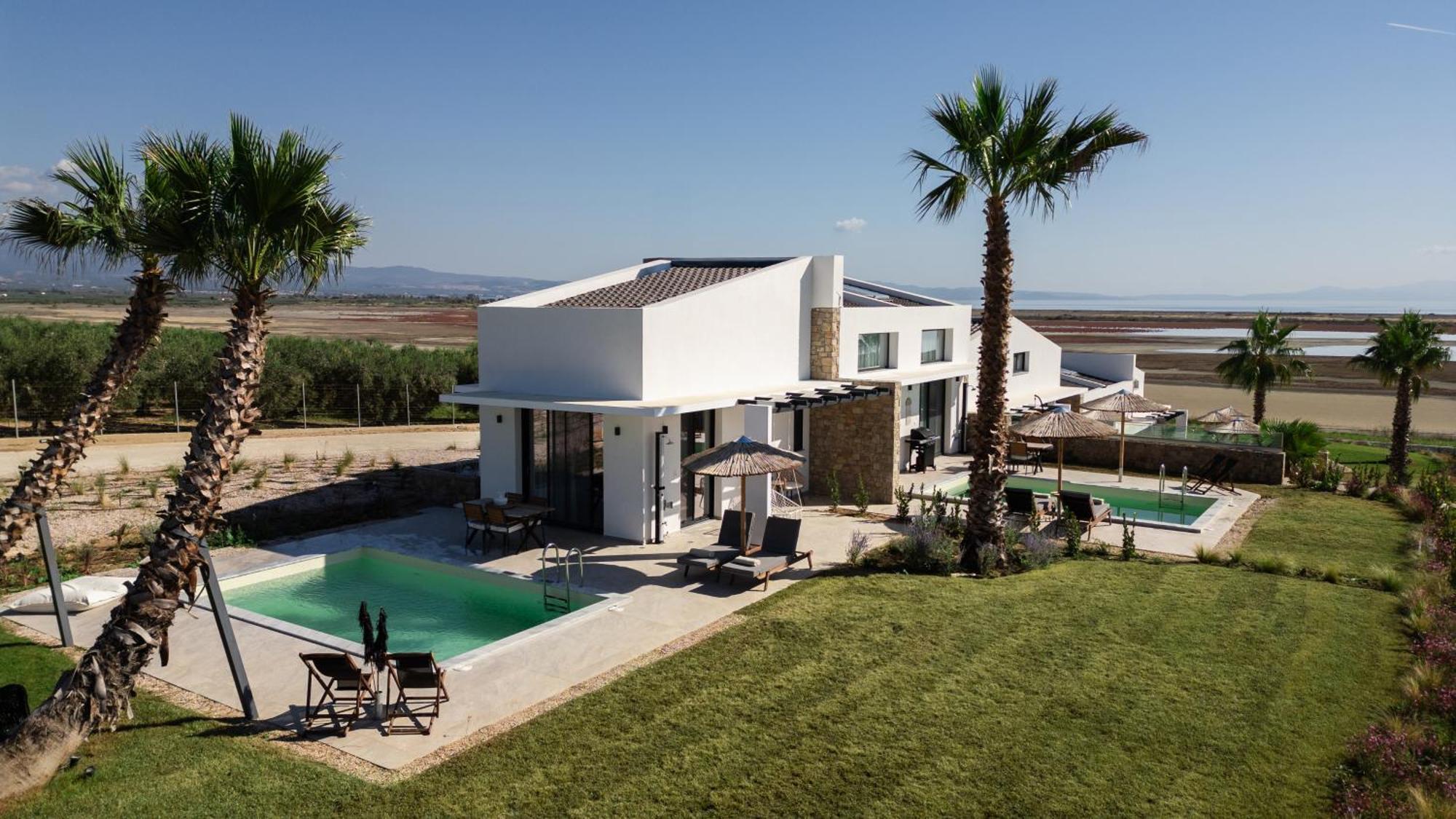 Flamingo View Suites & Villas Nea Poteidaia Exteriör bild